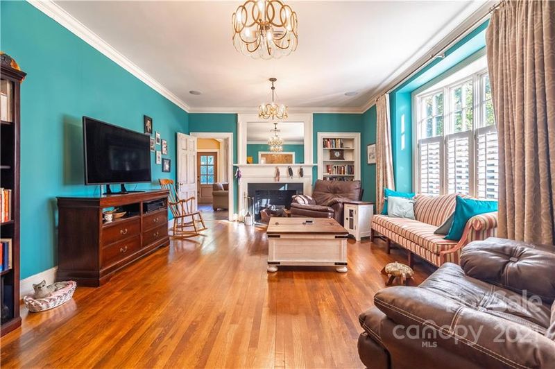 7 7th Ave NE, Hickory, NC 28601