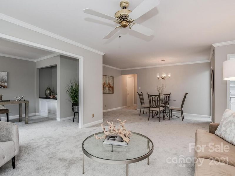 8352 Meadow Lakes Dr, Charlotte, NC 28210