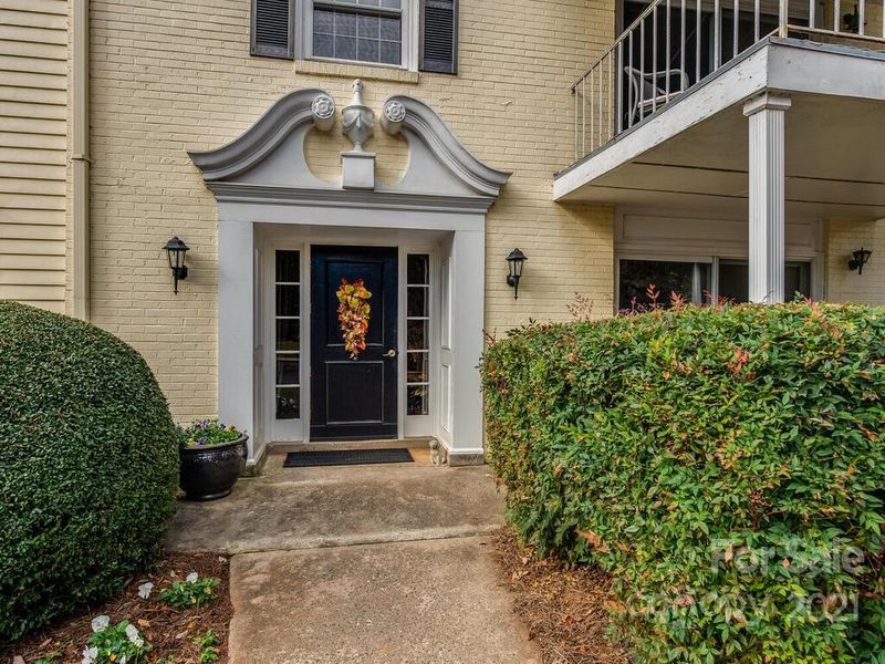 8352 Meadow Lakes Dr, Charlotte, NC 28210