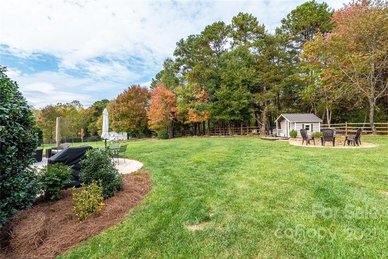 1477 Sweetbriar Ln, Hickory, NC 28602