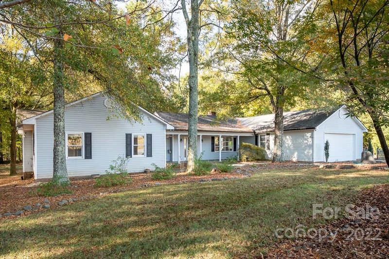 5017 Hemby Rd, Matthews, NC 28104