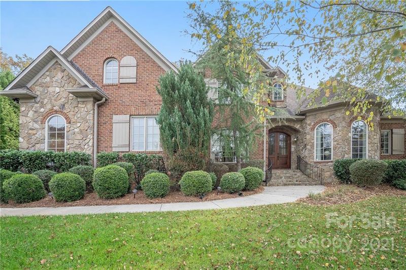 8923 St Georges Ct, Harrisburg, NC 28075