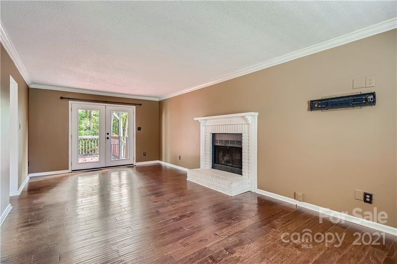 6306 Round Hill Rd, Charlotte, NC 28211
