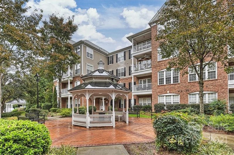 3236 Margellina Dr, Charlotte, NC 28210