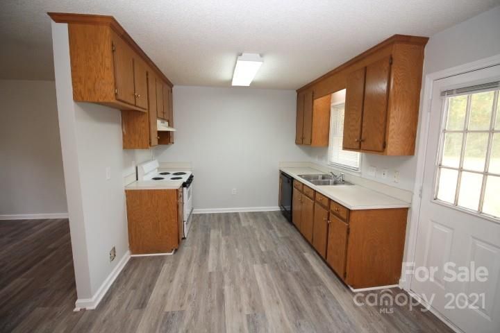 418 Easy St, Concord, NC 28027