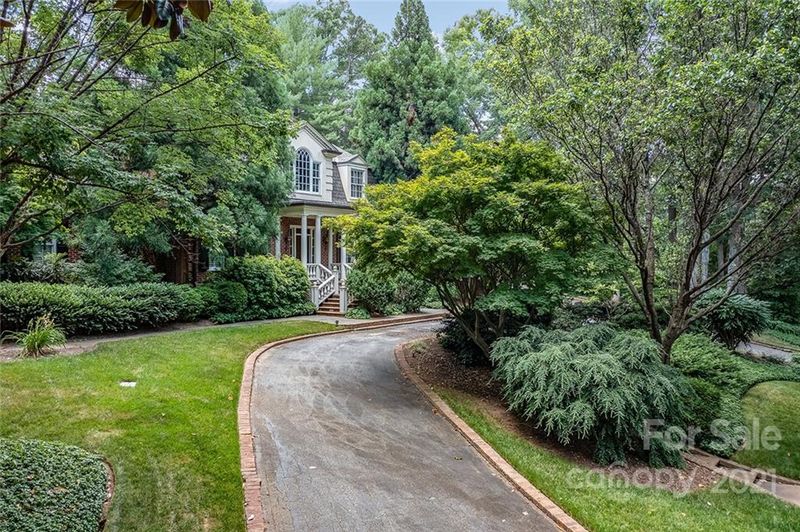 725 9th Ave NW, Hickory, NC 28601