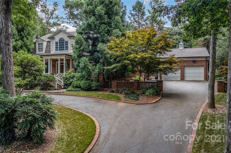 725 9th Ave NW, Hickory, NC 28601