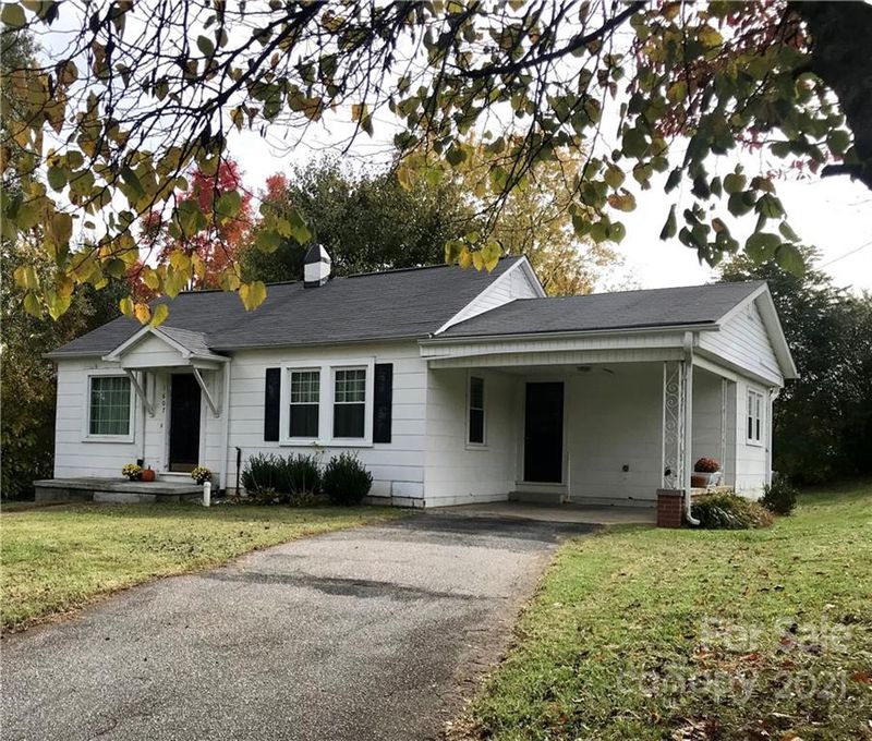 1607 1st Ave NW, Hickory, NC 28601