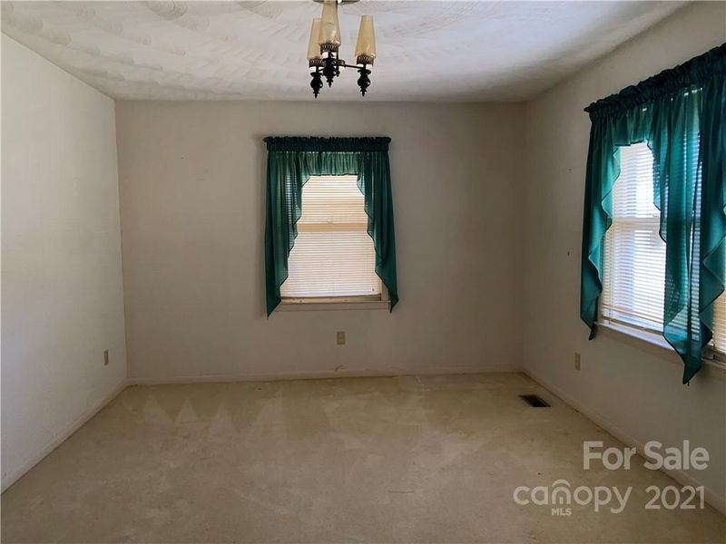 2395 Plainfield Dr, Conover, NC 28613