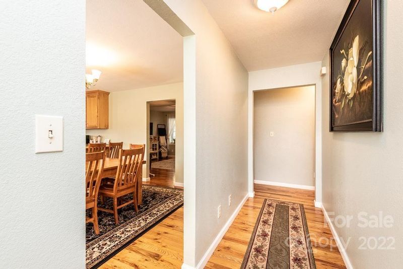 1725 Snow Creek Rd NE, Hickory, NC 28601