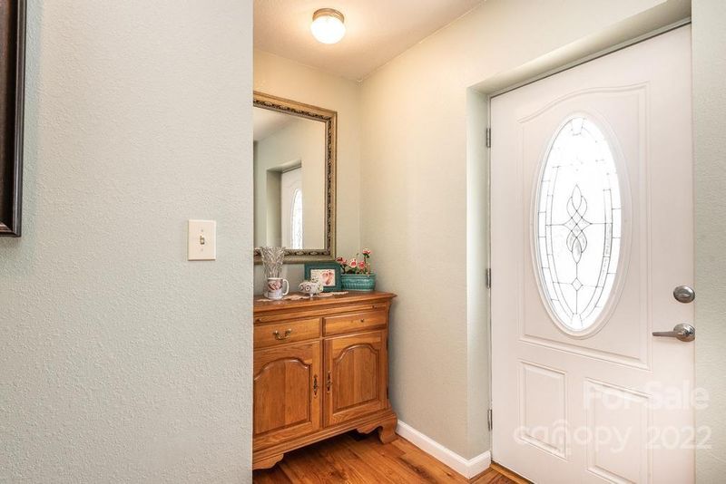 1725 Snow Creek Rd NE, Hickory, NC 28601