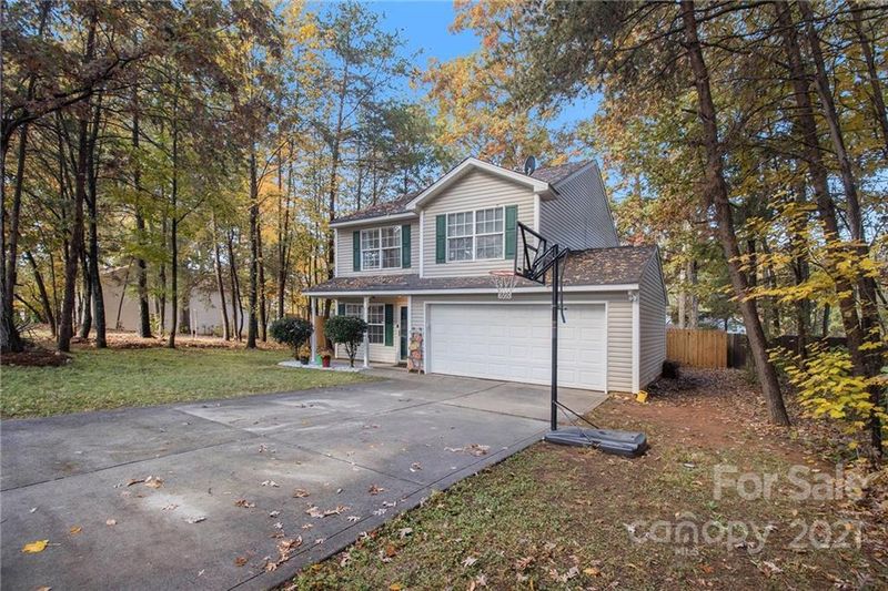 244 Forest Oak Dr, Clover, SC 29710