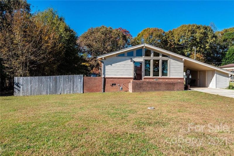1915 33rd St NE, Hickory, NC 28601