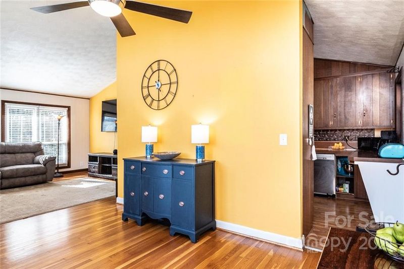 1915 33rd St NE, Hickory, NC 28601