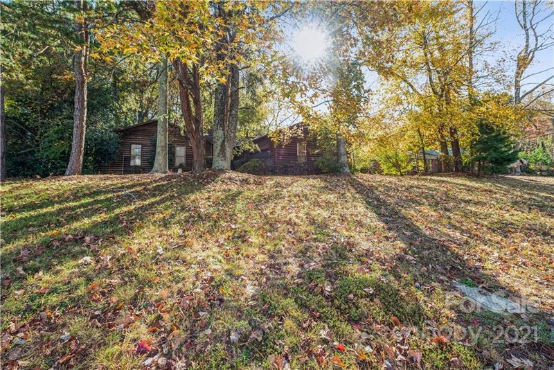5017 Craigwood Dr, Charlotte, NC 28212