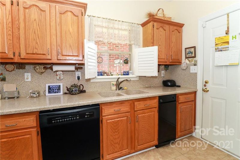 593 Camrose Cir NE, Concord, NC 28025