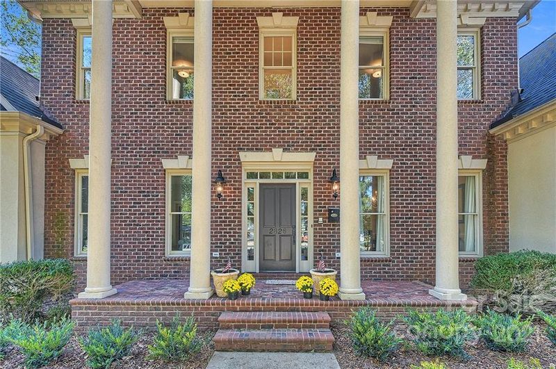 2826 Sharon Rd, Charlotte, NC 28211