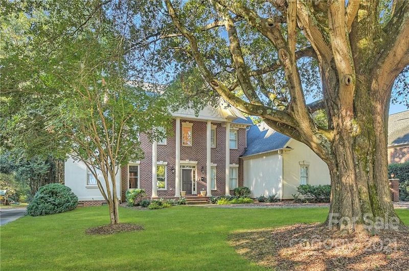 2826 Sharon Rd, Charlotte, NC 28211