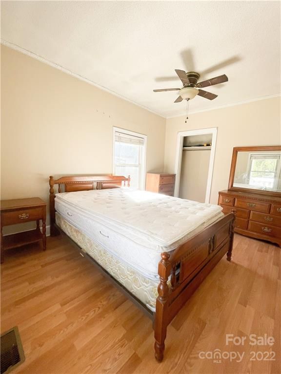 616 S Chavis Dr, Cherryville, NC 28021
