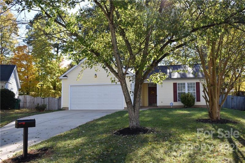 8011 Seattle Slew Ct, Charlotte, NC 28215