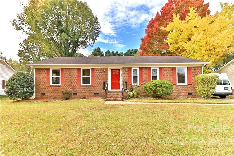 7533 Farm Gate Dr, Charlotte, NC 28215