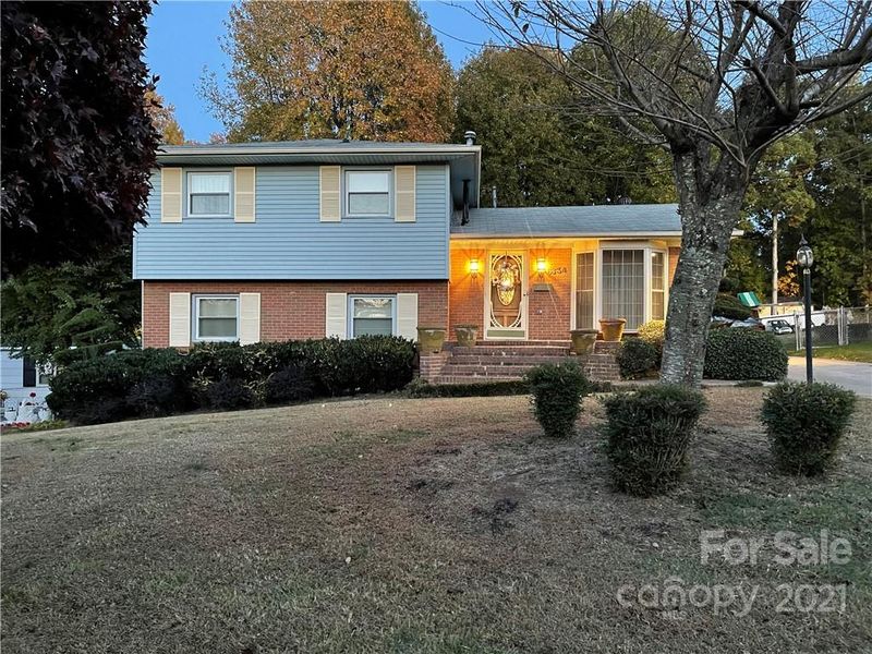 6334 Monteith Dr, Charlotte, NC 28213