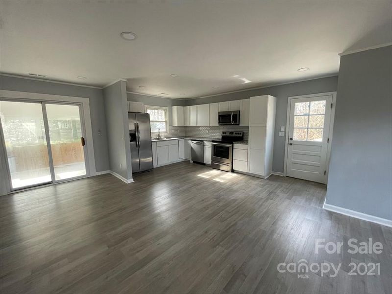 8213 Willowlake Ct, Charlotte, NC 28227