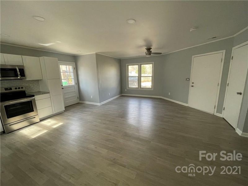 8213 Willowlake Ct, Charlotte, NC 28227