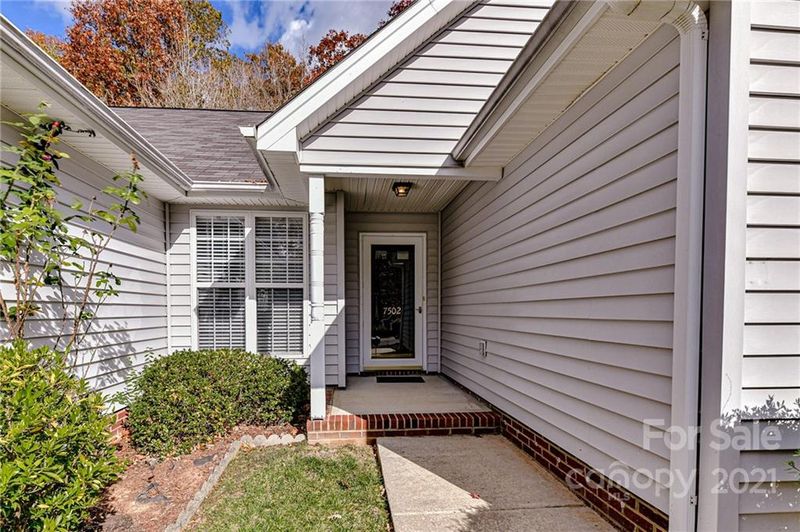 7502 Shadowstone Dr, Charlotte, NC 28270