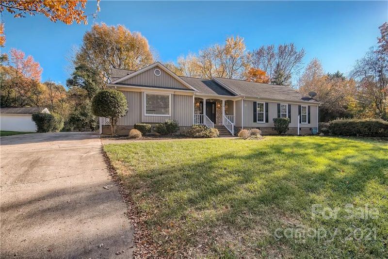 2013 Lynbridge Dr, Charlotte, NC 28270