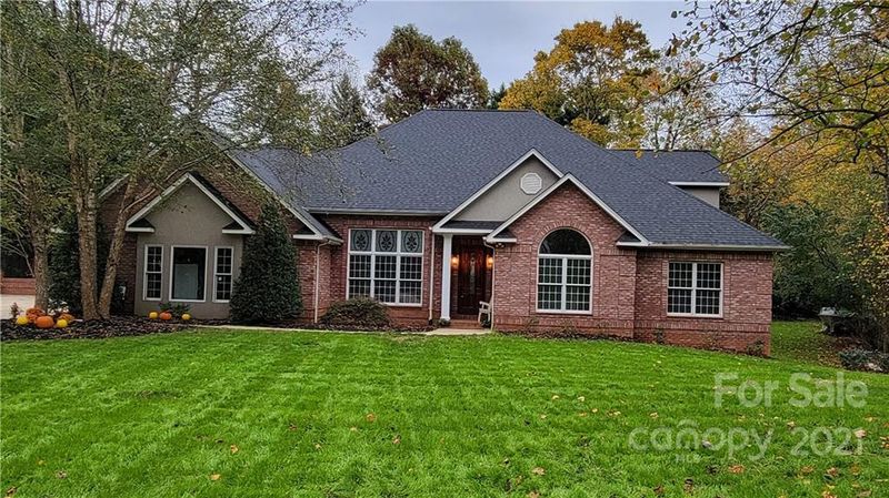 2946 8th Street Ct NE, Hickory, NC 28601
