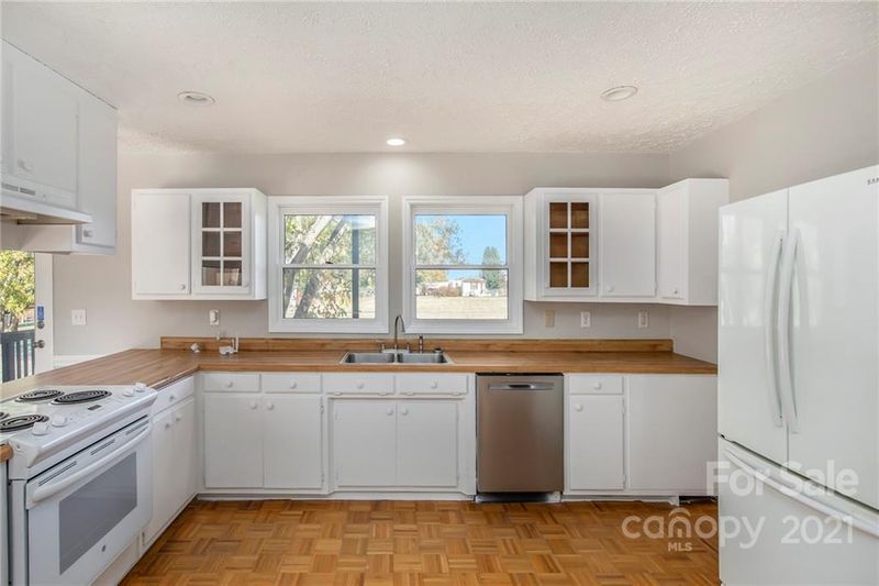 1958 Thornhill Ln, Lincolnton, NC 28092