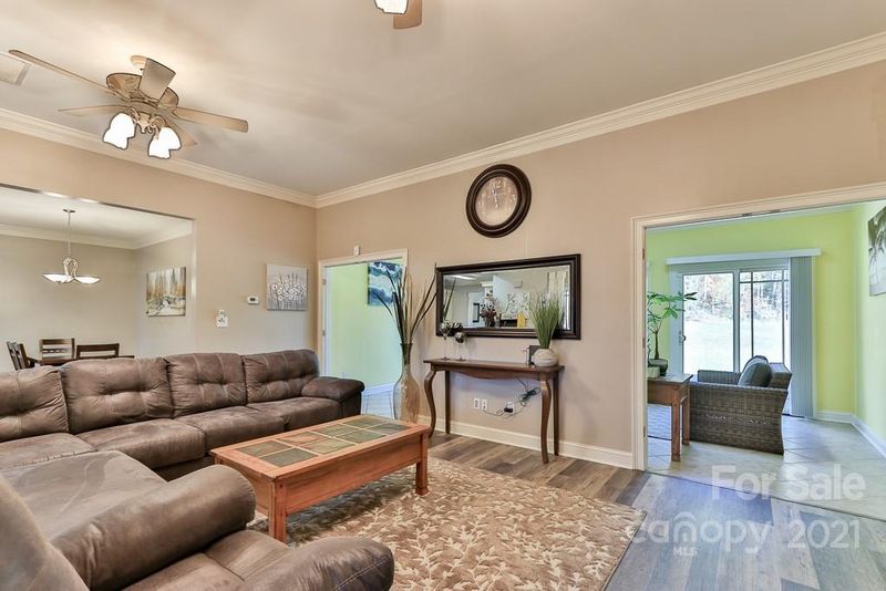 4536 Summit Cir, Conover, NC 28613