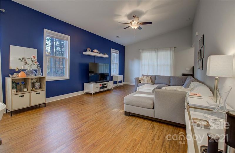 408 Gray Dr, Charlotte, NC 28213