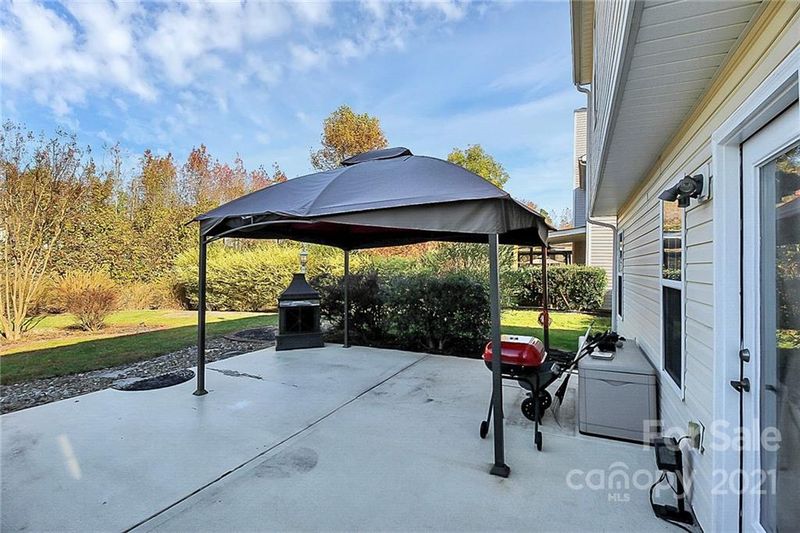 5833 Brookfield Pointe Dr, Charlotte, NC 28216