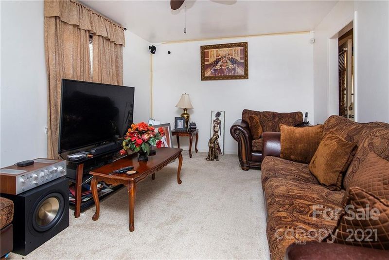 627 Wilbrown Cir, Charlotte, NC 28217