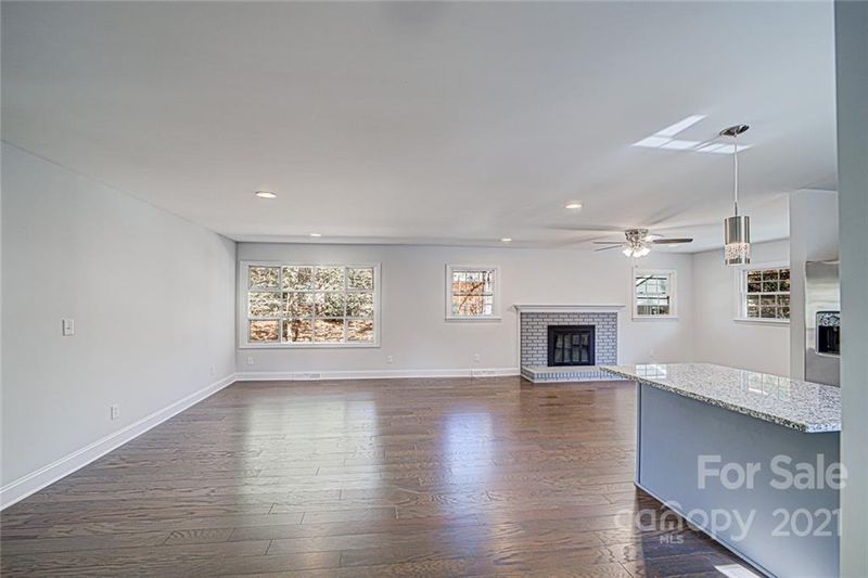 2201 E Maplecrest Dr, Charlotte, NC 28212