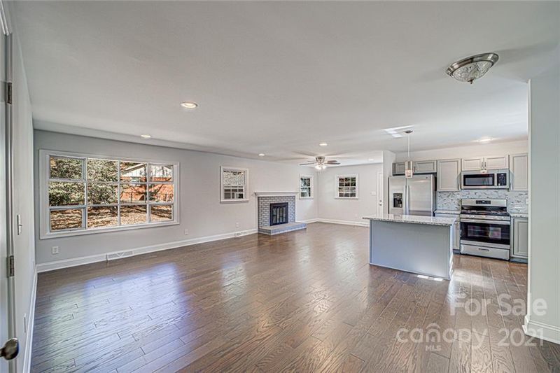 2201 E Maplecrest Dr, Charlotte, NC 28212