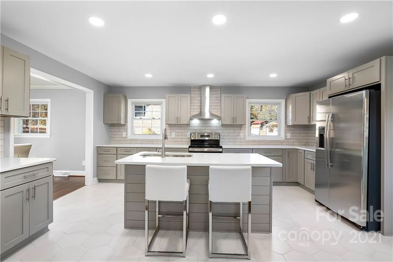 7000 Sherbourne Dr, Charlotte, NC 28210