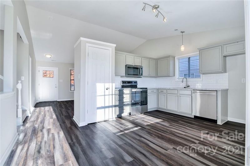 7909 Paper Birch Dr, Charlotte, NC 28215