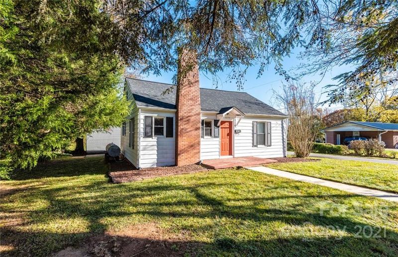 2230 1st St NE, Hickory, NC 28601