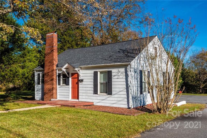 2230 1st St NE, Hickory, NC 28601