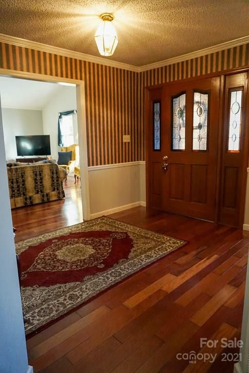 1040 13th Ave NW, Hickory, NC 28601