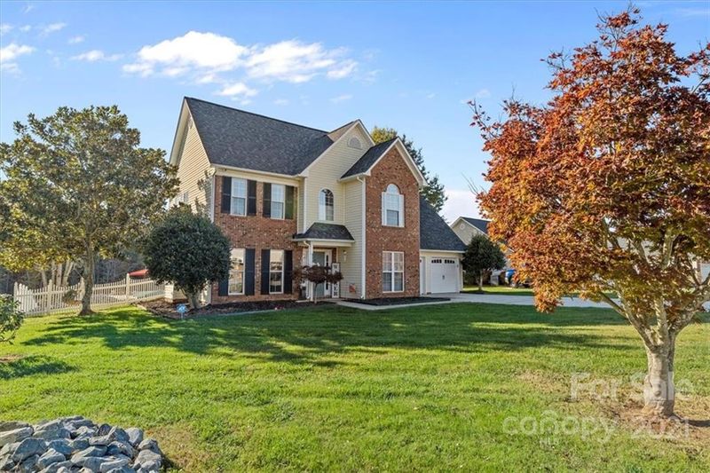 1329 White Pond Dr, Gastonia, NC 28056