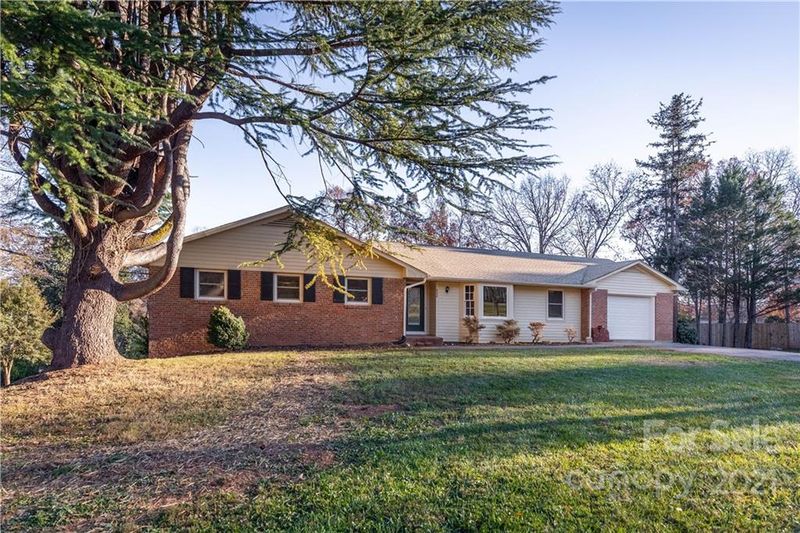 4250 1st St NE, Hickory, NC 28601