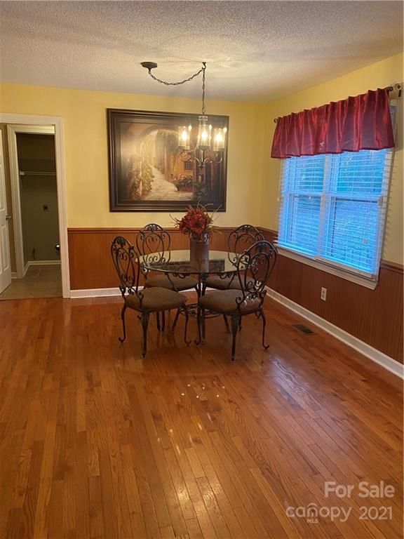 2520 36th Ave, Hickory, NC 28601