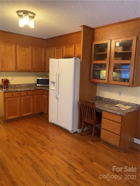 2520 36th Ave, Hickory, NC 28601
