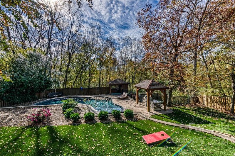 4735 Lindstrom Dr, Charlotte, NC 28226