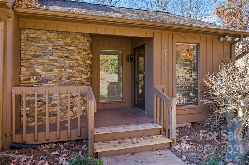 1774 12th St NE, Hickory, NC 28601