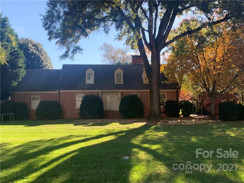 3219 Foxcroft Rd, Charlotte, NC 28211